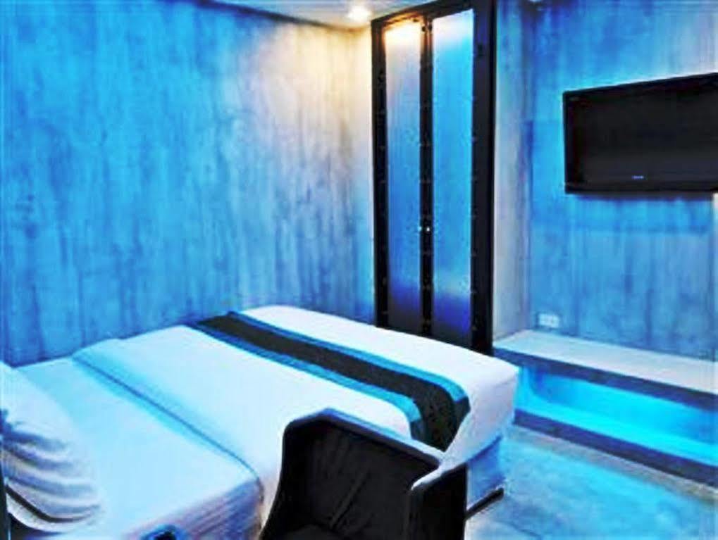 Blutique Hotel Бангкок Экстерьер фото